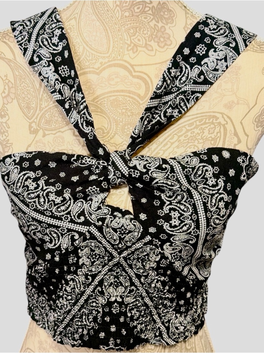 Monteau Los Angeles Black & White Bandana Print Tie-Front Crop Top NWOT medium